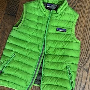 Kids Green Patagonia down vest size 5T